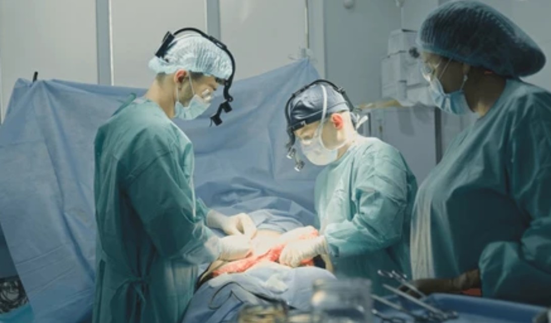 colon cancer surgeon in Lucknow
